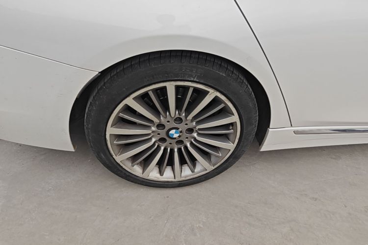 BMW 3 Series 2017 car image #10