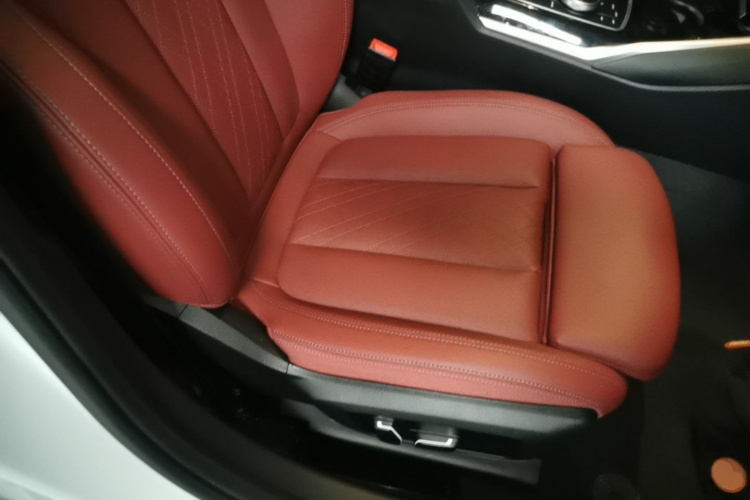 BMW 3 Series 2024 car image #24
