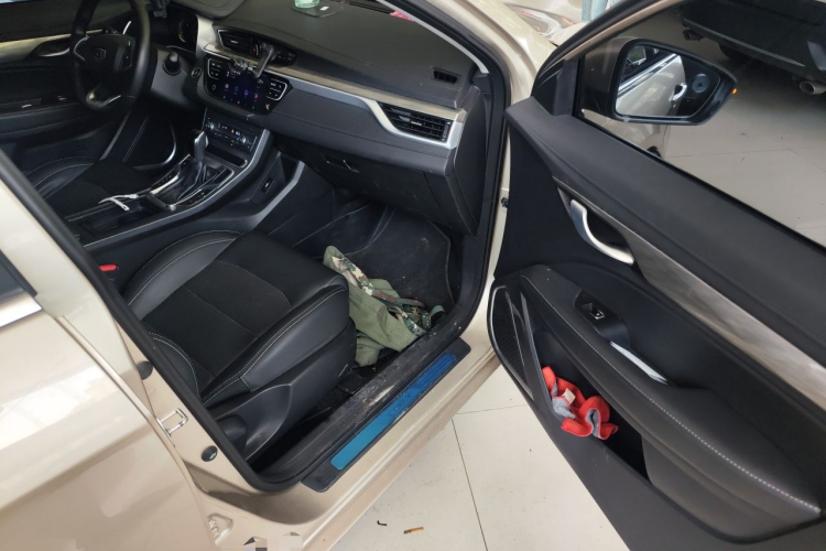 GEELY Emgrand 2019 #21 GEELY Emgrand 2019 car image #21