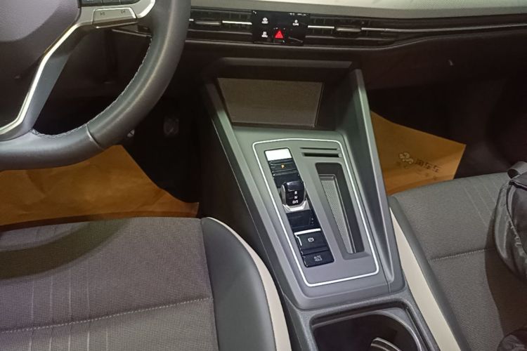 Volkswagen Golf 2022 car image #14