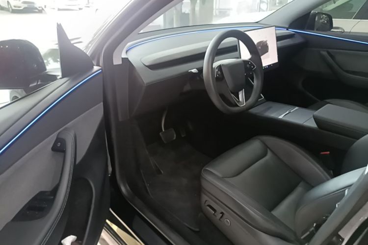 Tesla Model Y 2025 #16 Tesla Model Y 2025 car image #16