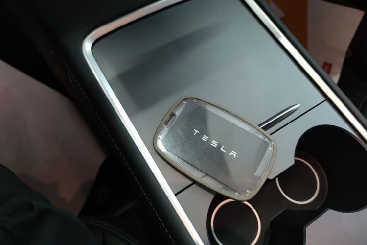Tesla Model Y 2023 #9 Tesla Model Y 2023 car image #9