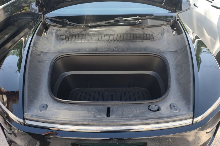 Tesla Model Y 2025 #22 Tesla Model Y 2025 car image #22