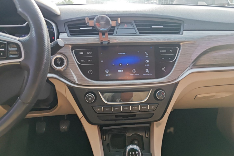 GEELY Emgrand 2018 car image #15