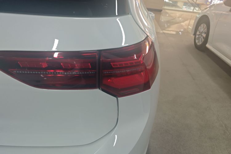 Volkswagen Golf 2024 car image #8