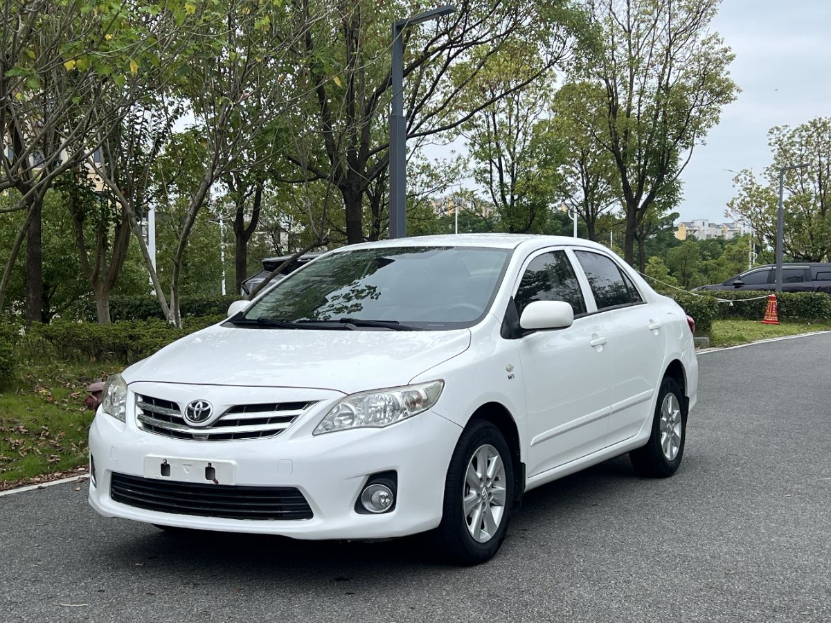 Toyota Corolla 2013 Toyota Corolla 2013 car image
