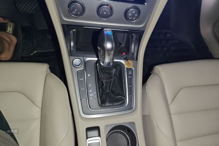 Volkswagen Golf 2015 car image #16