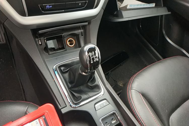 GEELY Emgrand 2015 #18 GEELY Emgrand 2015 car image #18