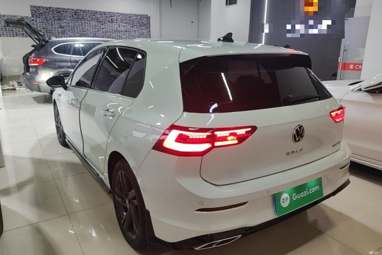 Volkswagen Golf 2023 #5 Volkswagen Golf 2023 صورة سيارة #5