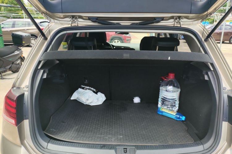 Volkswagen Golf 2018 car image #19