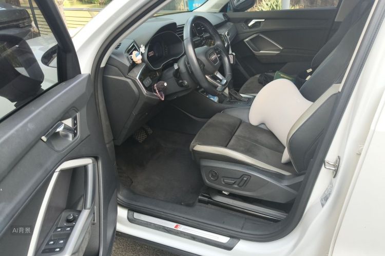 Audi Q3 2020 car image #18
