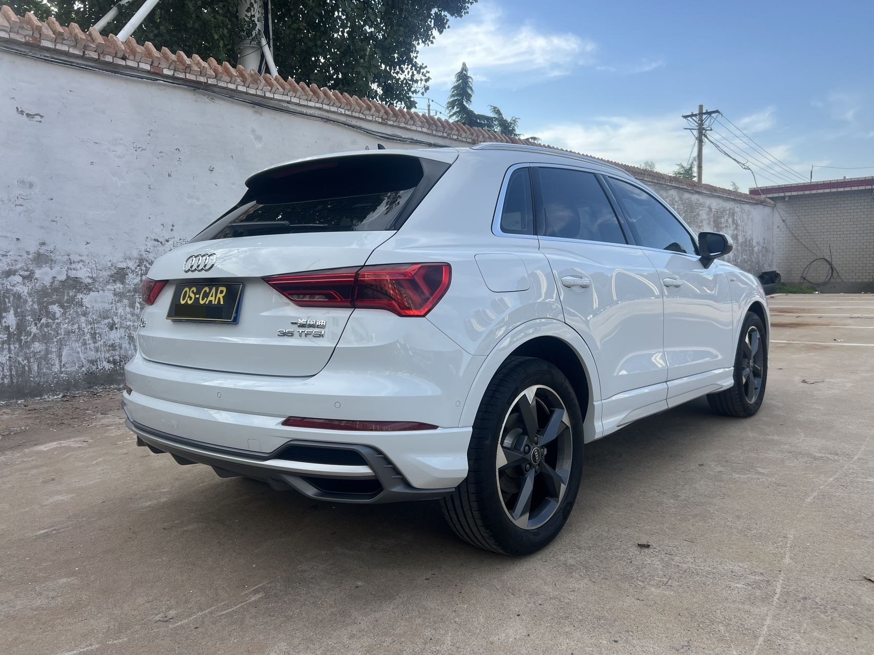 Audi Q3 2023 car image #7