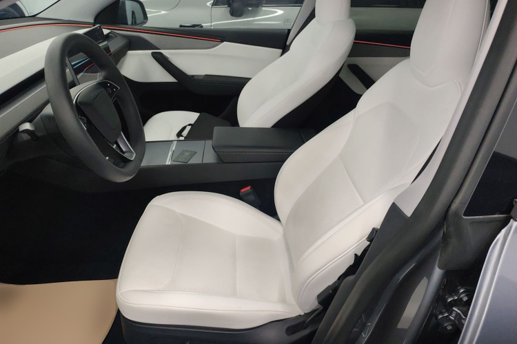 Tesla Model Y 2025 #15 Tesla Model Y 2025 car image #15