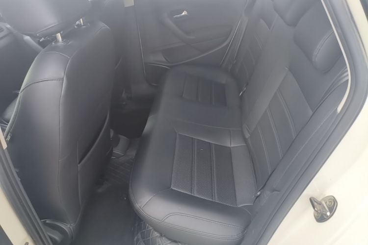 Volkswagen Polo 2016 car image #17