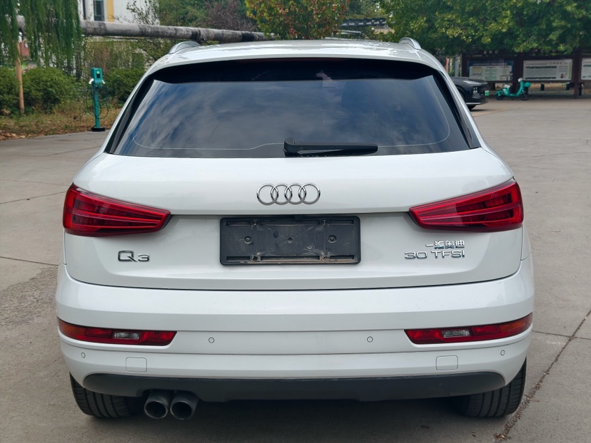 Audi Q3 2018 car image #4