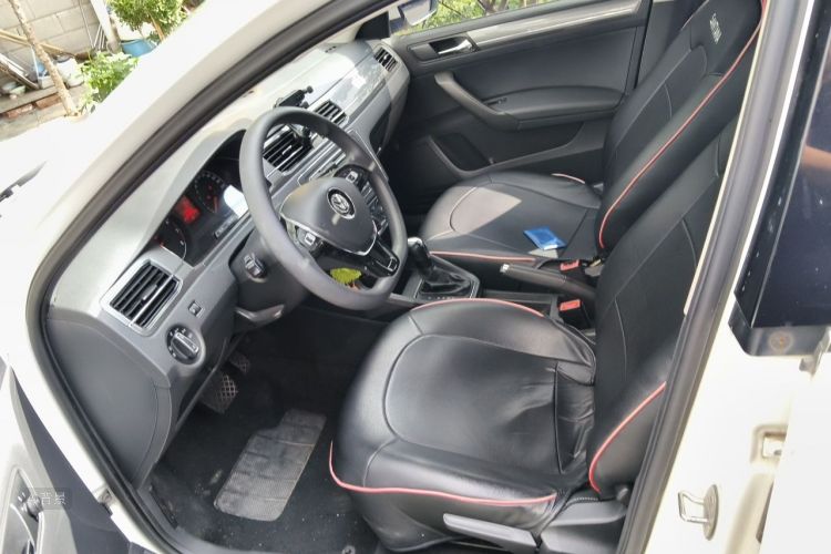 Volkswagen Santana 2017 imagen de coche #17