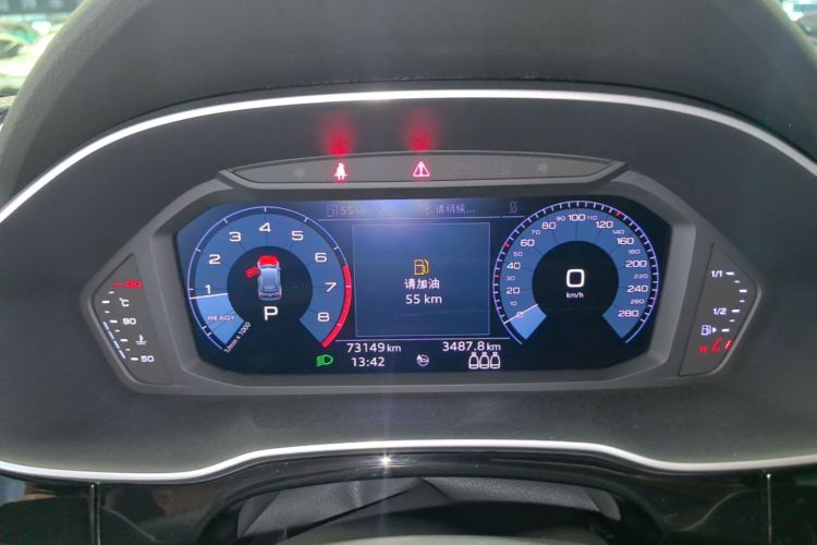 Audi Q3 2020 car image #12