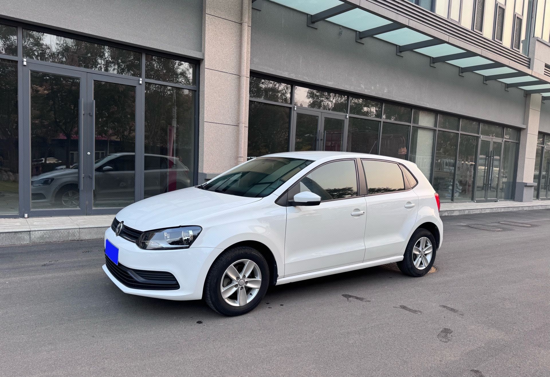 Volkswagen Polo 2017 car image 