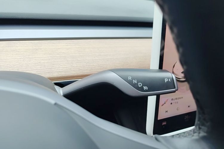 Tesla Model 3 2022 car image #14
