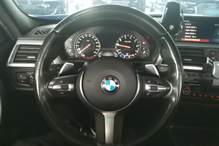 BMW 3 Series 2019 car image #11