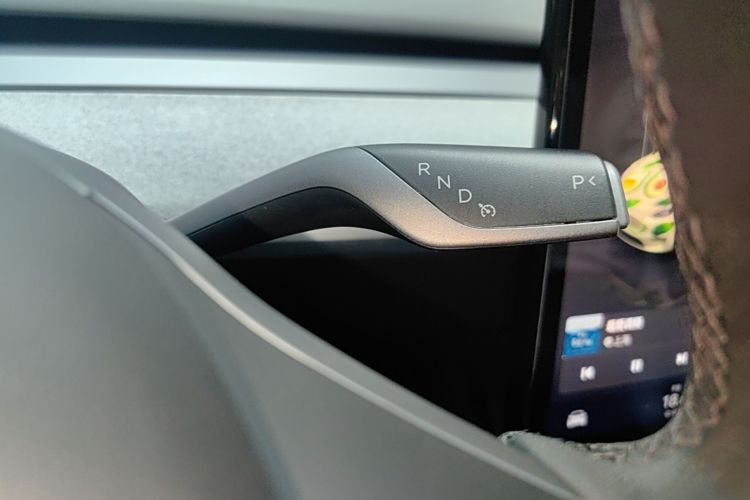 Tesla Model Y 2023 #14 Tesla Model Y 2023 car image #14