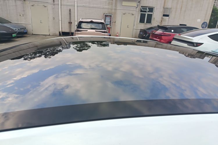Tesla Model Y 2025 #28 Tesla Model Y 2025 immagine di auto #28