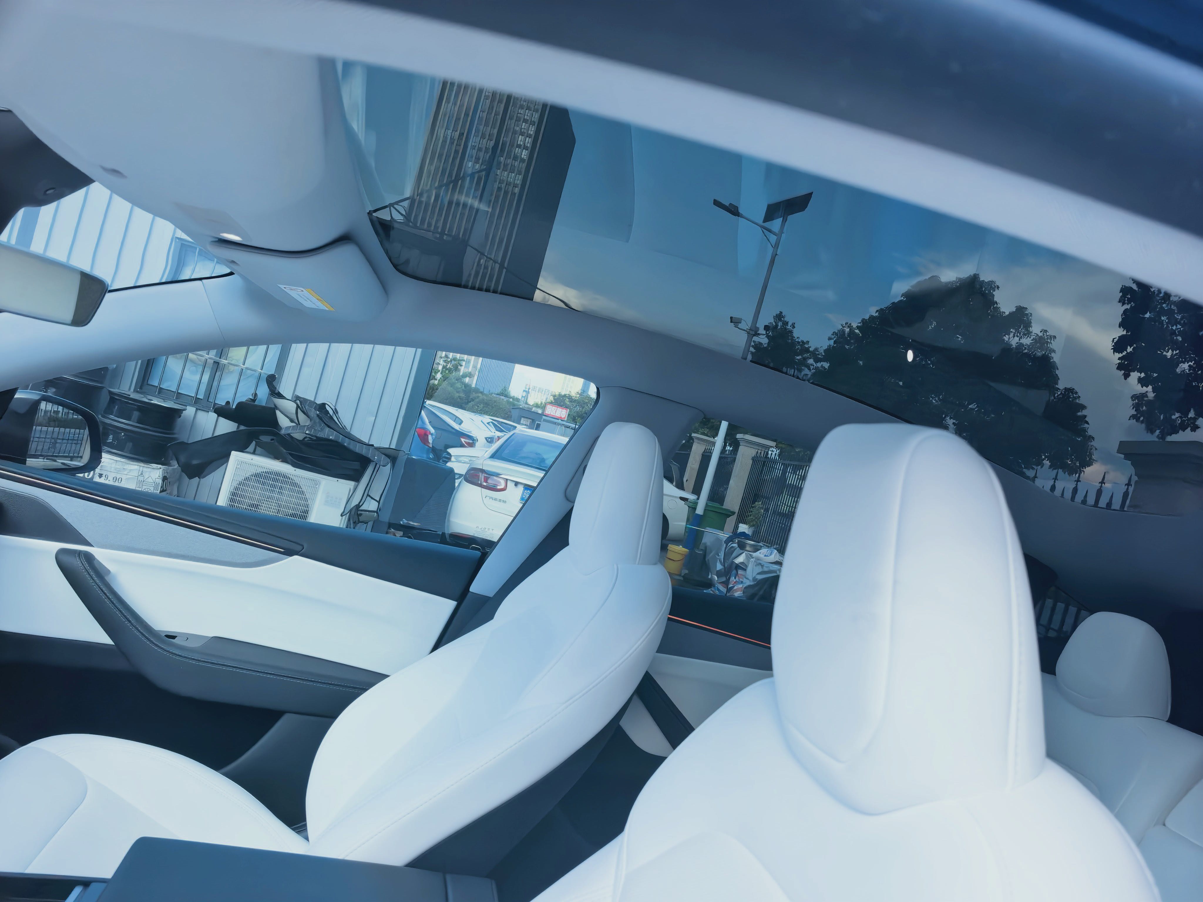 Tesla Model Y 2025 #5 Tesla Model Y 2025 car image #5