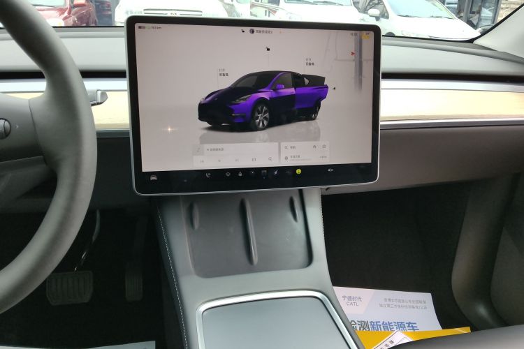 Tesla Model Y 2023 car image #13