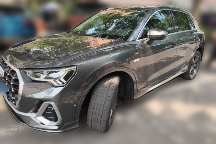 Audi Q3 2023 car image #2