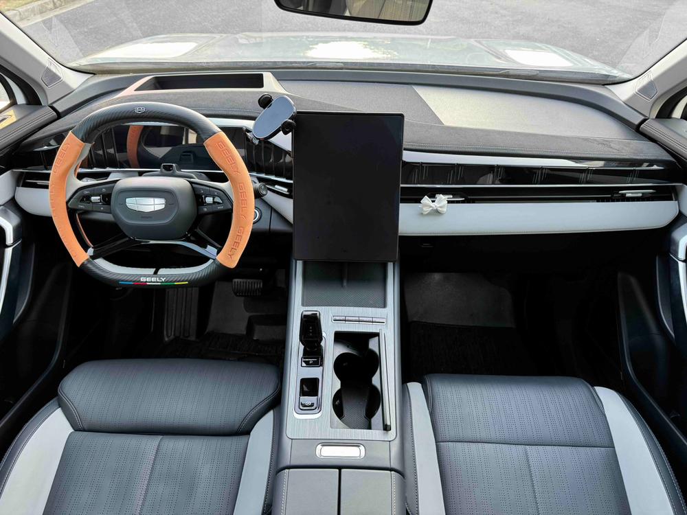 GEELY Boyue L 2025 car image #16
