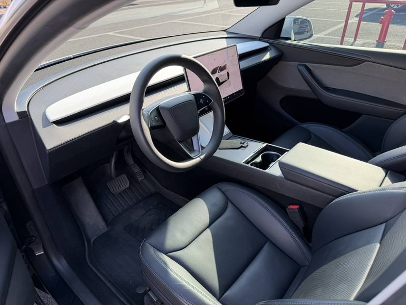 Tesla Model Y 2025 car image #4