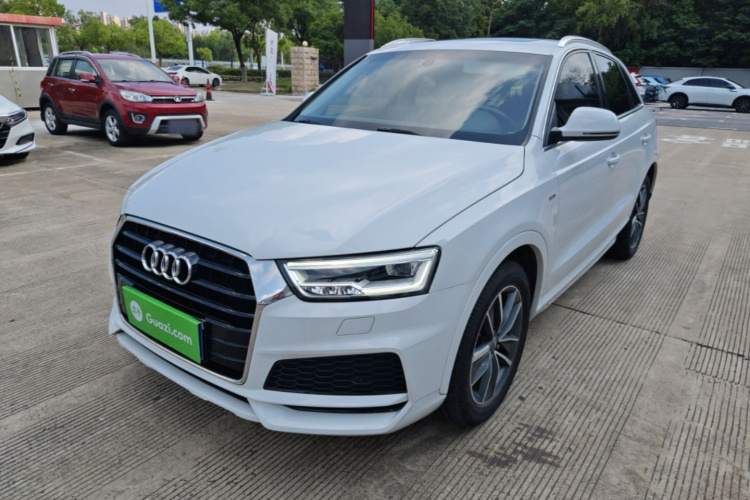 Audi Q3 2019 car image #2