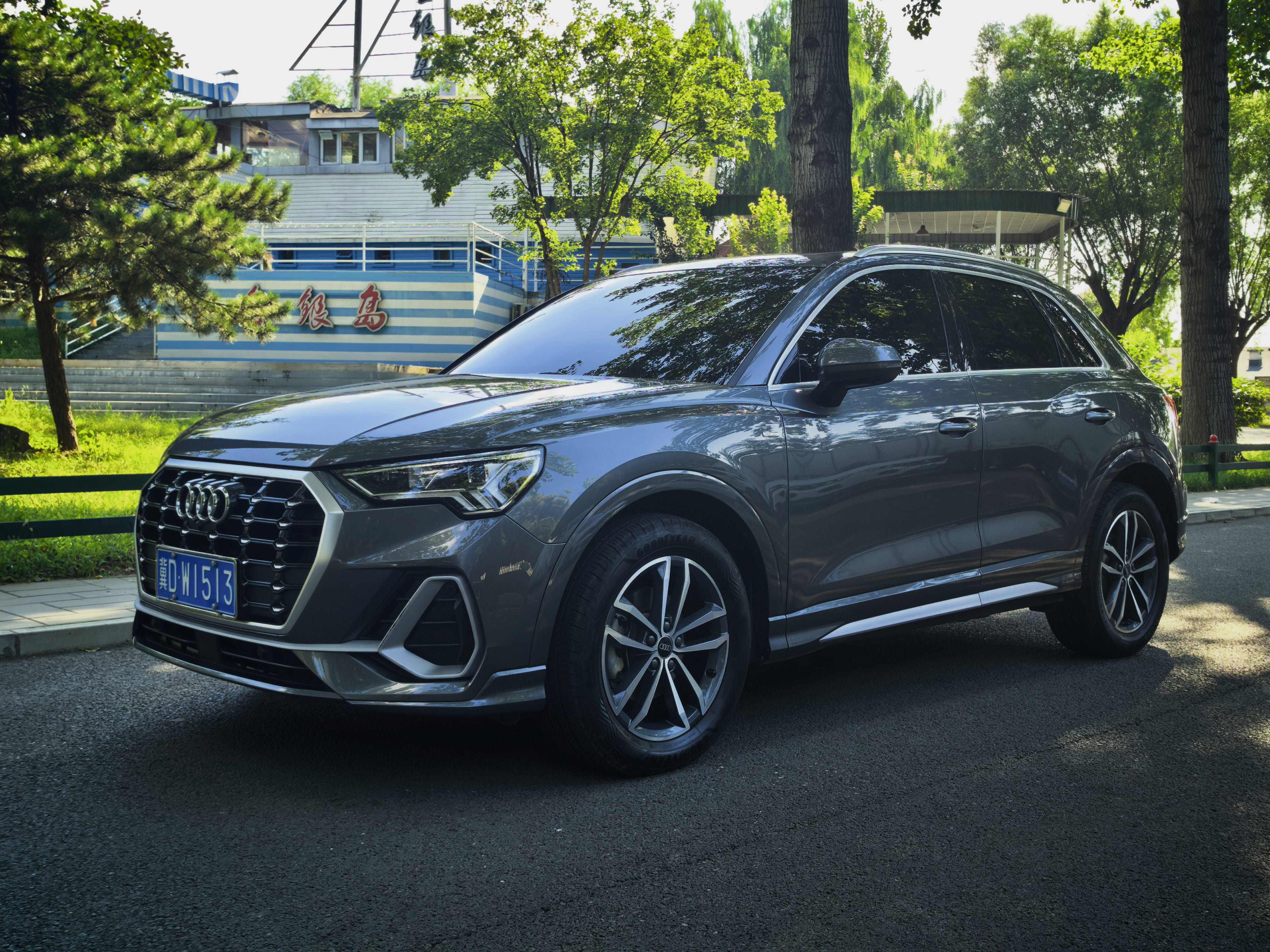 Audi Q3 2023 car image 