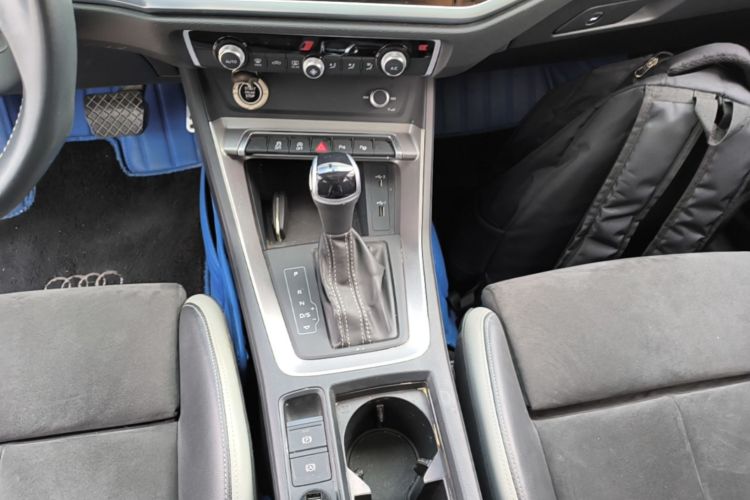 Audi Q3 2021 car image #14