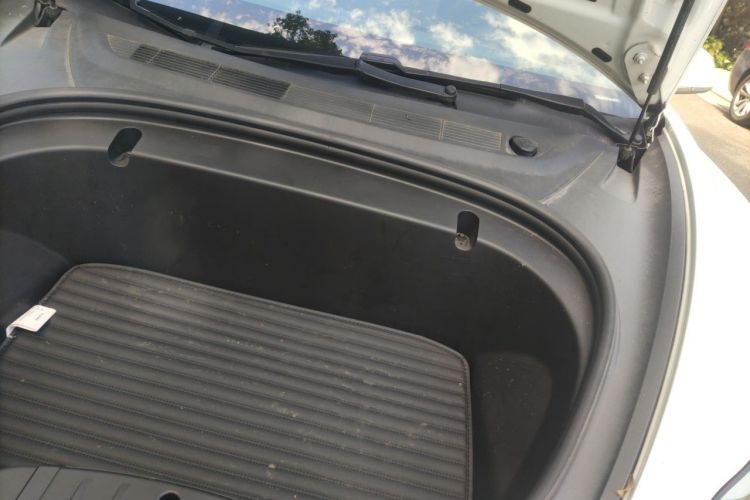 Tesla Model 3 2020 car image #26