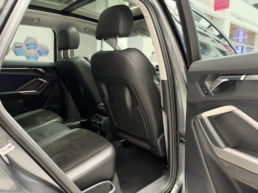 Audi Q3 2021 car image #22