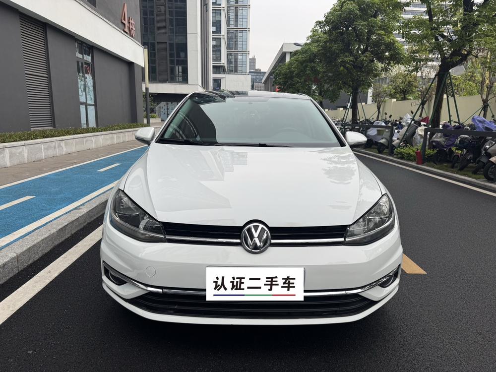 Volkswagen Golf 2018 car image #2
