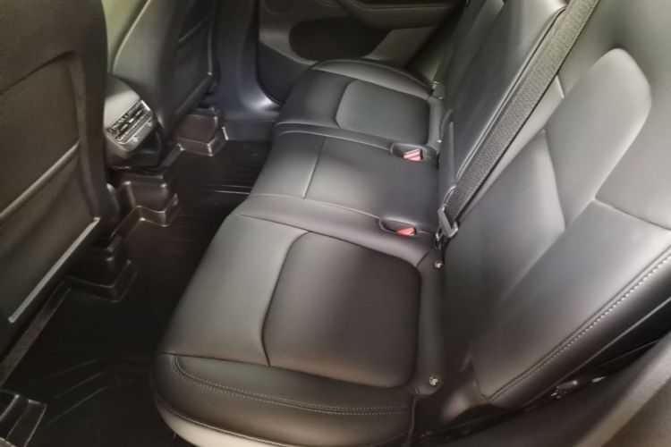 Tesla Model Y 2024 #17 Tesla Model Y 2024 car image #17