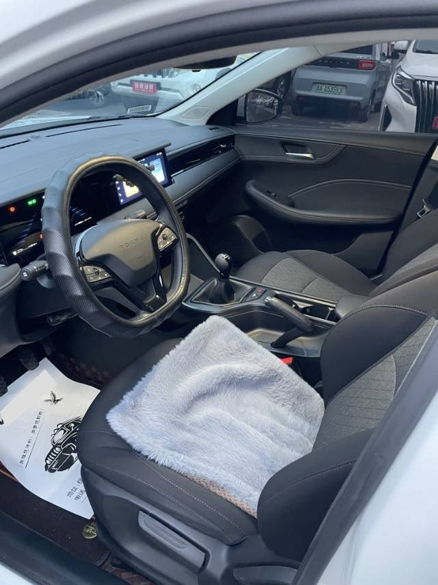 Roewe i5 2024 #8 Roewe i5 2024 car image #8