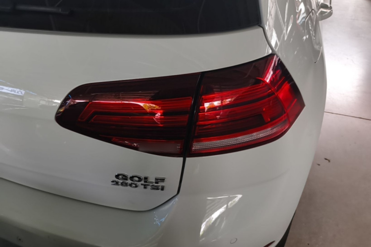Volkswagen Golf 2020 car image #6