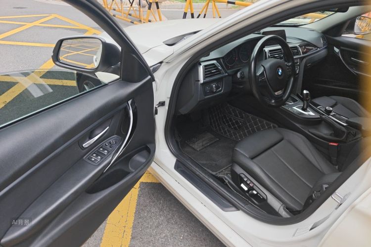 BMW 3 Series 2018 car image #18