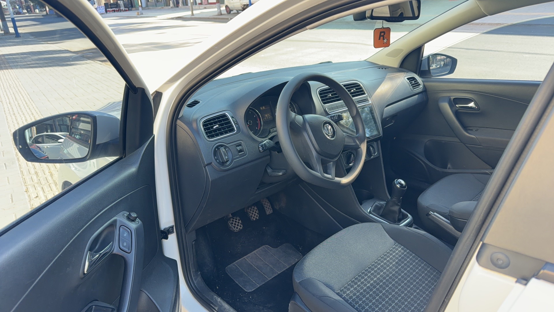 Volkswagen Polo 2015 #5 Volkswagen Polo 2015 car image #5