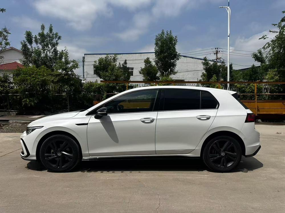 Volkswagen Golf 2023 car image #4