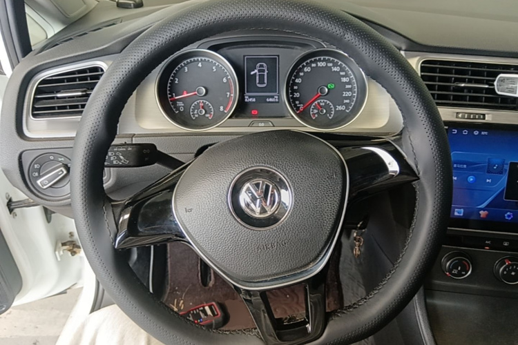 Volkswagen Golf 2015 car image #11
