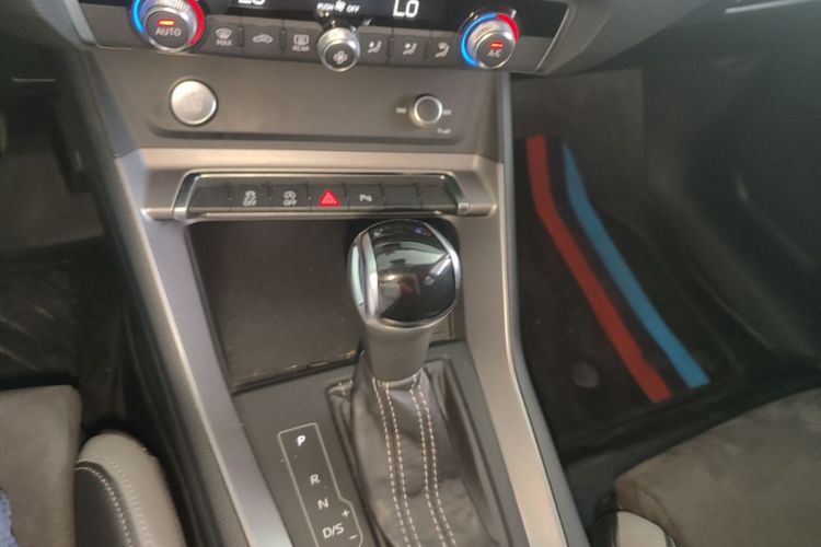 Audi Q3 2020 car image #14