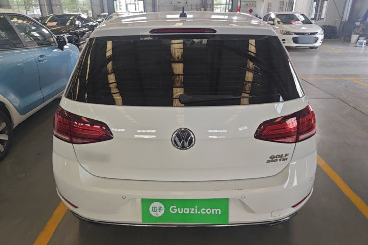 Volkswagen Golf 2020 car image #6