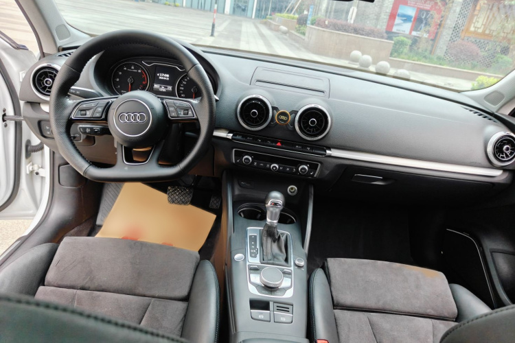 Audi A3 2017 car image #17