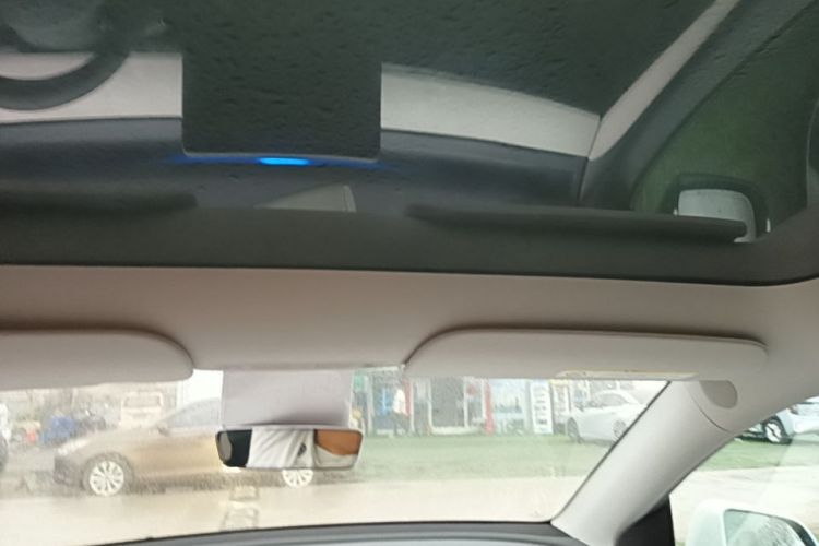 Tesla Model Y 2023 car image #20