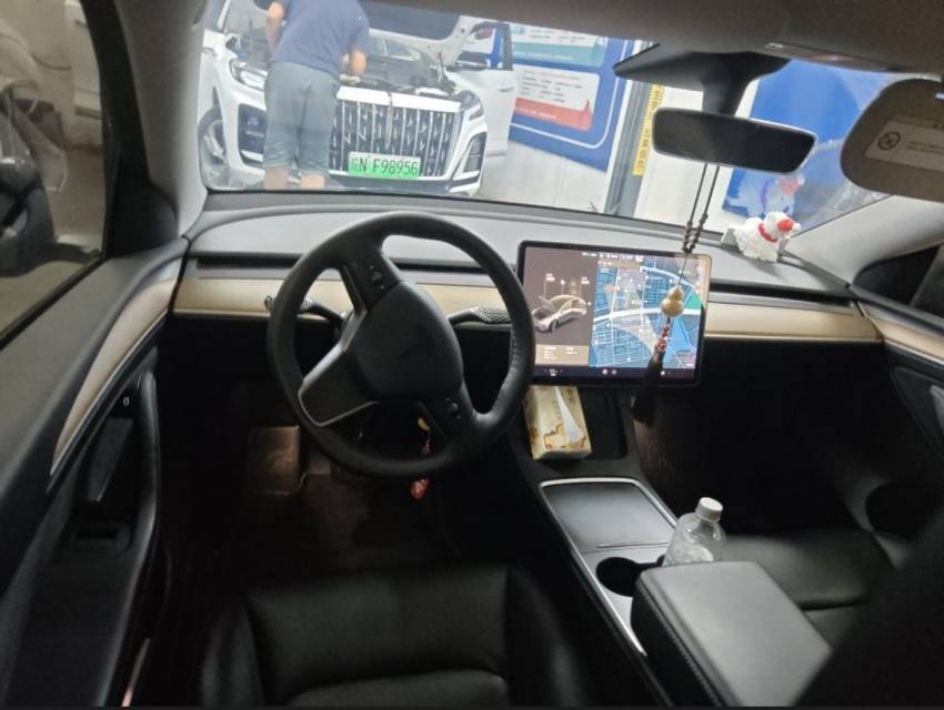 Tesla Model Y 2021 car image #4
