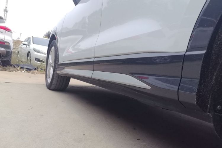 Audi Q3 2020 car image #27